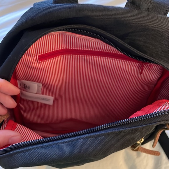 Mini Black Herschel - Picture 2 of 4